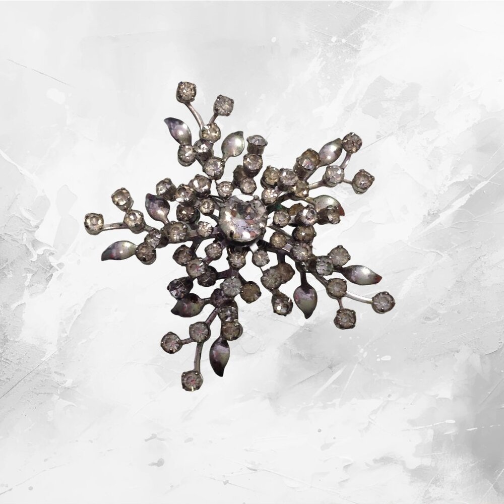 Coro Brooch Clear Stones on Silver Metal Snowflake Sunburst Starburst